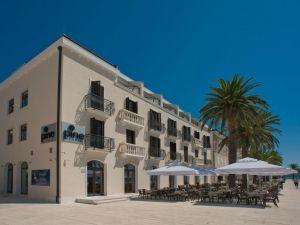 Hotel Pine ****, Tivat