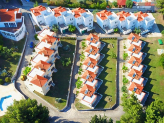 Sithonia Lodge apartmani, Metarmofozis, Sitonija