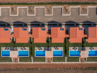 Esperanza Villas, Flogita