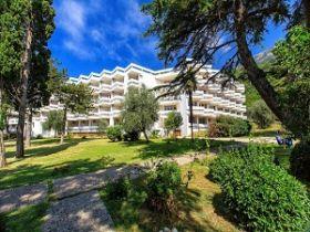 Hotel Korali 2**, Sutomore