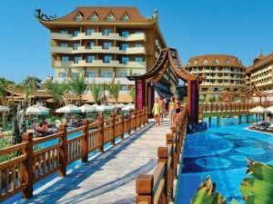 Hotel Royal Dragon 5*****, Side