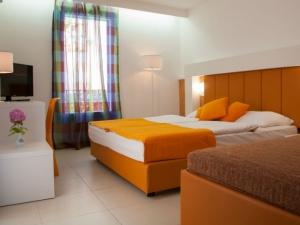 TN Slovenska Plaža ***+, Budva