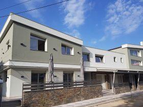 Vila On the Board, Sarti