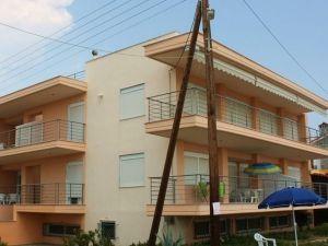 Vila Aristotelis New, Sarti