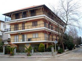 Vila Antigoni, Nei Pori