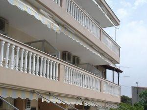 Vila Alexandros, Sarti