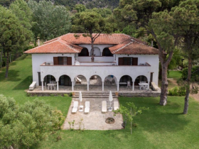 Hacienda BeachFront Villas, Nikiti