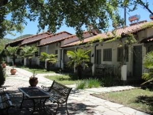 Vila Olga Bungalovi, Toroni