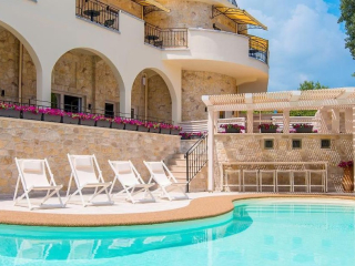 Hotel Neikos Luxury Suites 4****