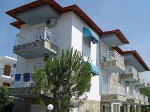 Vila Sakis III, Toroni