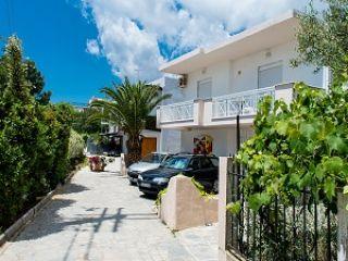 Vila Georgios, Potos